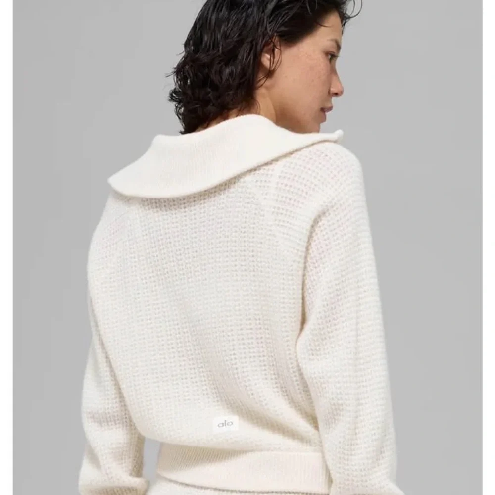 (Set) ALO Yoga Cashmere Plush Waffle 1/4 Zip Pullover + High Waist Pant - Picture 4 of 10